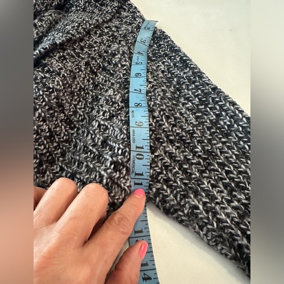 Brand: Express, black/white knitted sweater, size: L - Picture 7 of 10